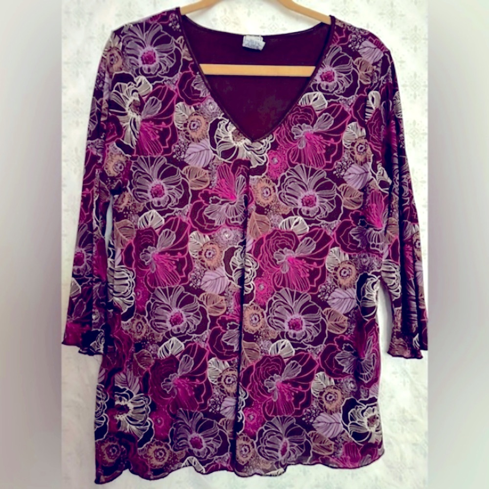Old Navy Maternity V-neck top